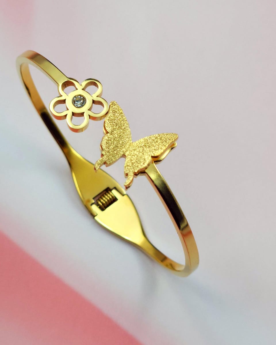 Butterfly & Flower Design Bracelet – Hypoallergenic, Anti-Tarnish, High Purity Stainless Steel