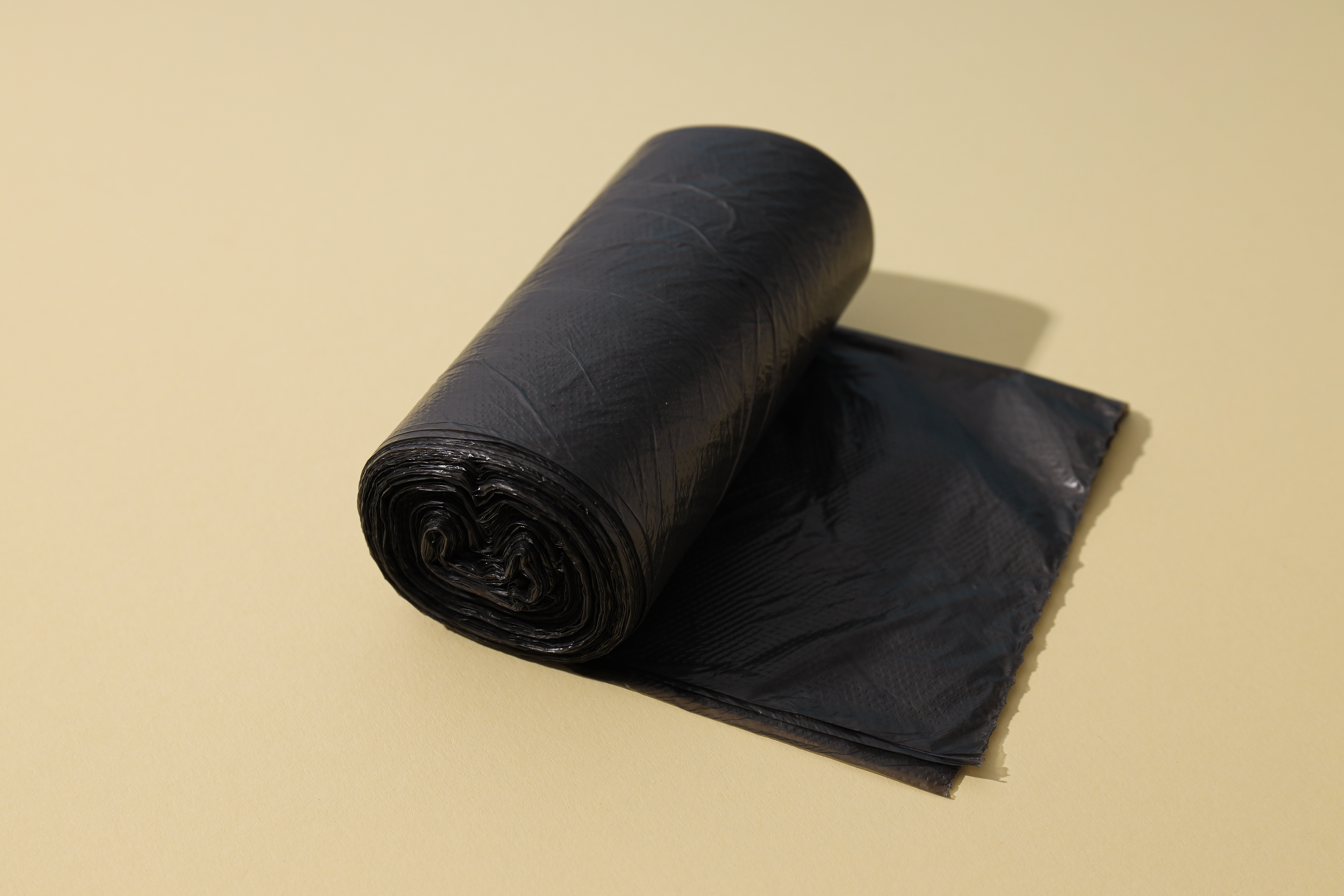 33 Gallon 2 Mil 33" x 39" Low-Density Heavy-Duty Black Can Liner - 100/Case
