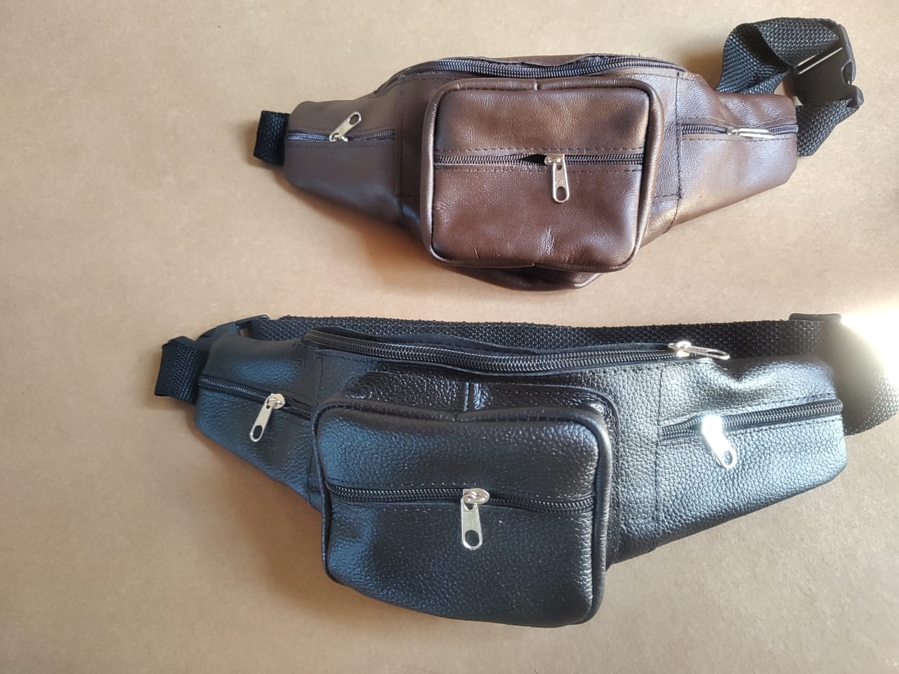 Pochete em couro legítimo personalizada com seu nome ou slogan