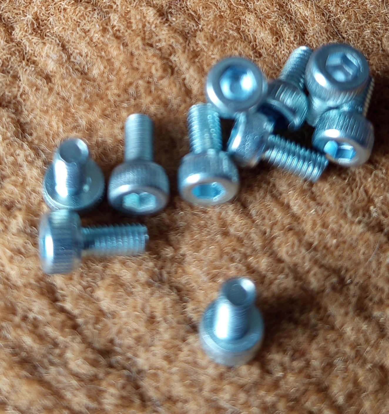 M4X8 BAUT L SOCKET HEAD SCREW  HTB 12.9 ZINC PLATING PUTIH 