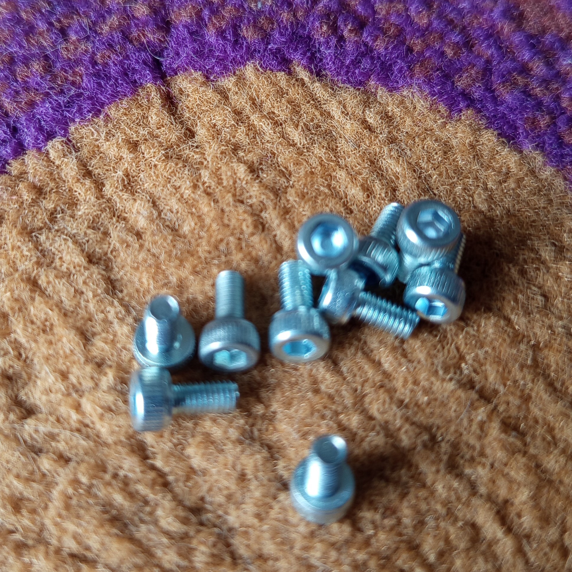 M3X5 BAUT L SOCKET HEAD SCREW  HTB 12.9 ZINC PLATING PUTIH 