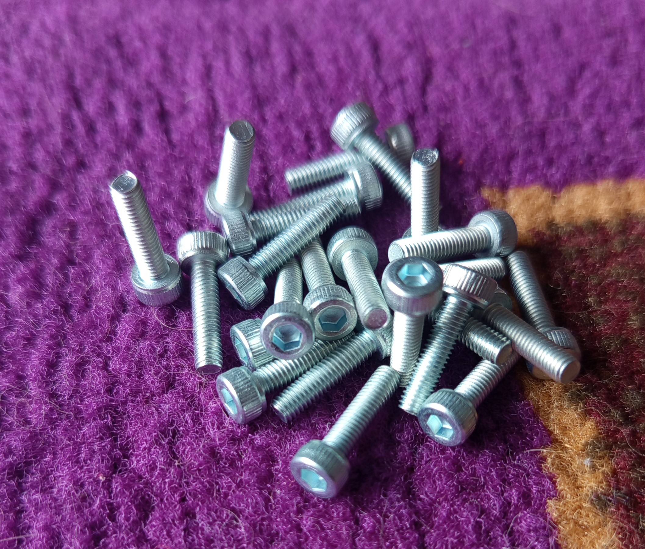 M3X12 BAUT L SOCKET HEAD SCREW  HTB 12.9 ZINC PLATING PUTIH 