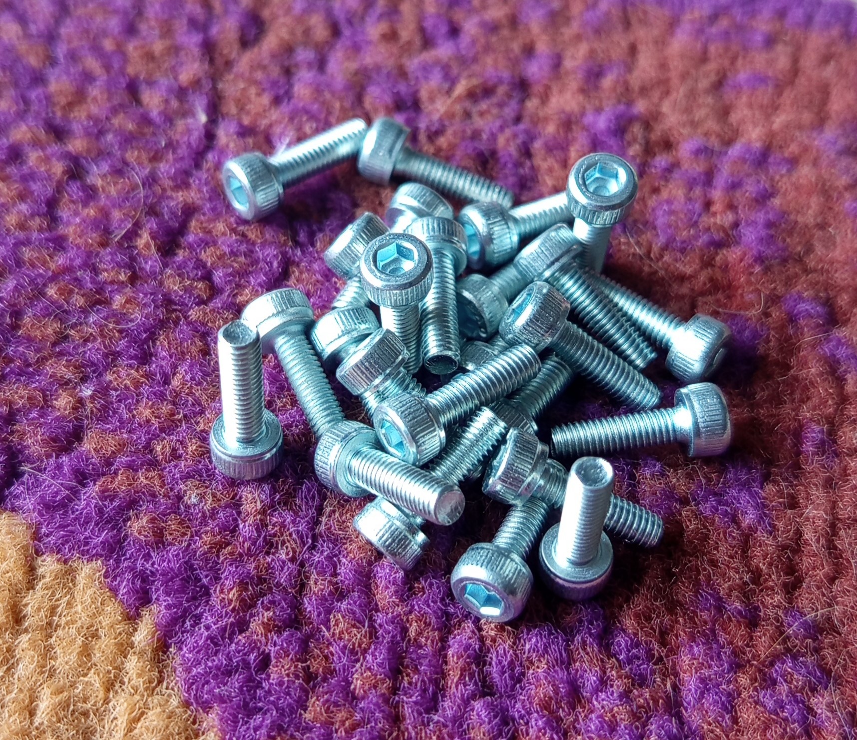 M3X10 BAUT L SOCKET HEAD SCREW  HTB 12.9 ZINC PLATING PUTIH 