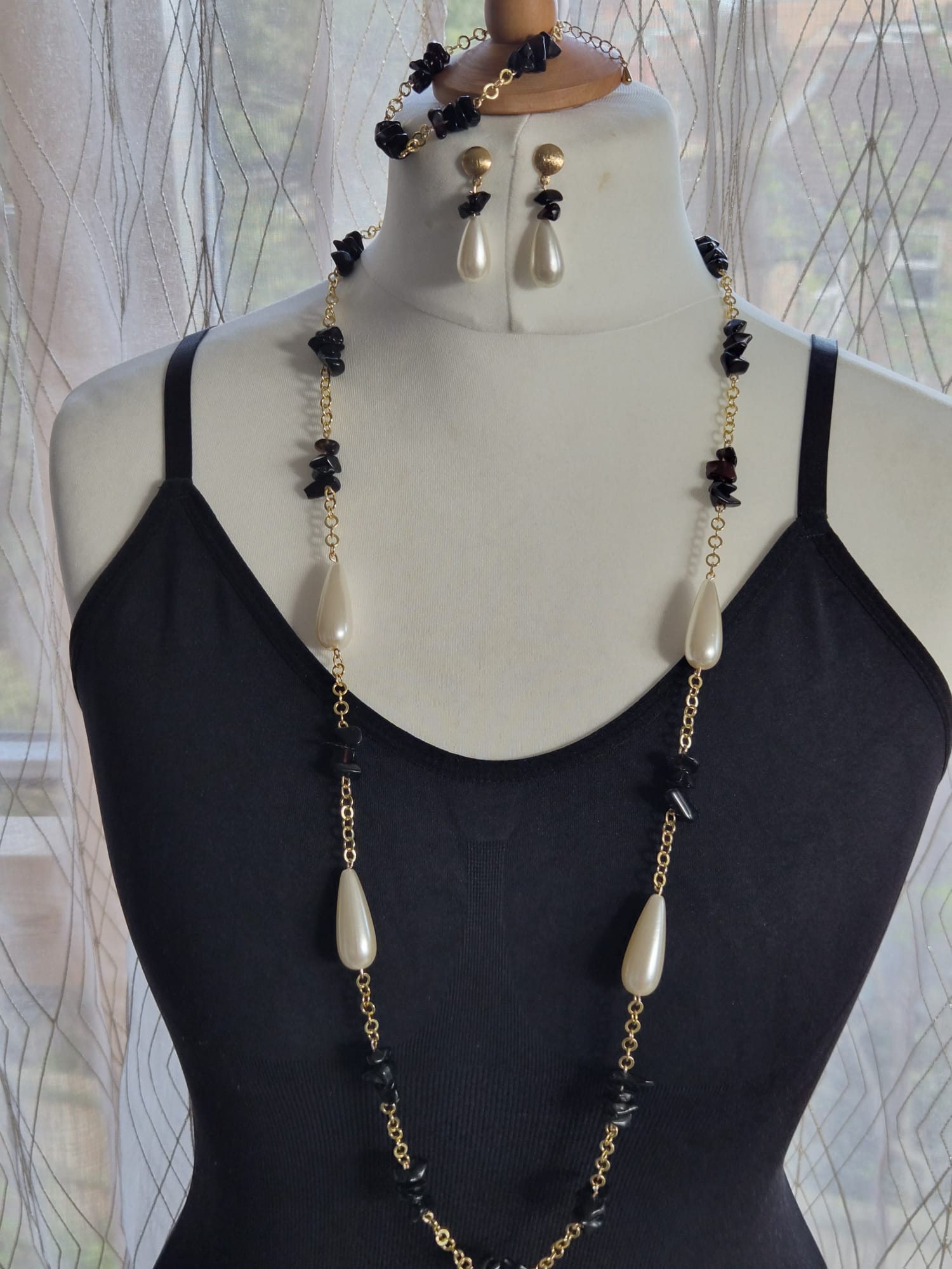Elegant Pearl and Black Stone Jewelry Set
