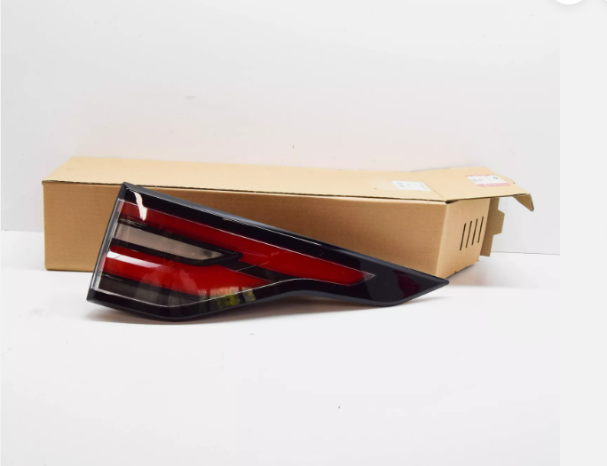 ARKA STOP SAG  /RIGHT JUSTIFY/TAILLAMPS LED (NWD5) 