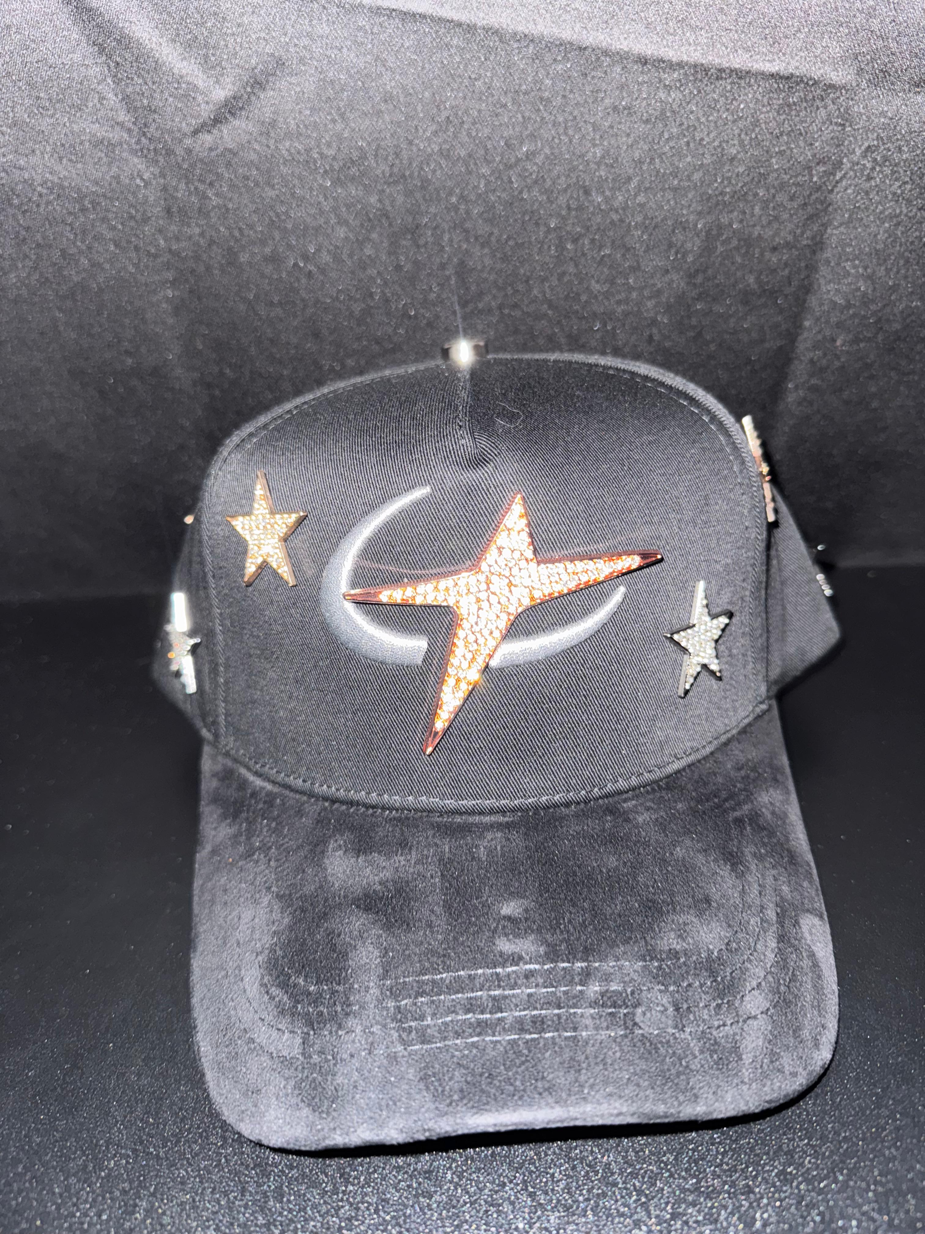 Gorra negra con estrellas