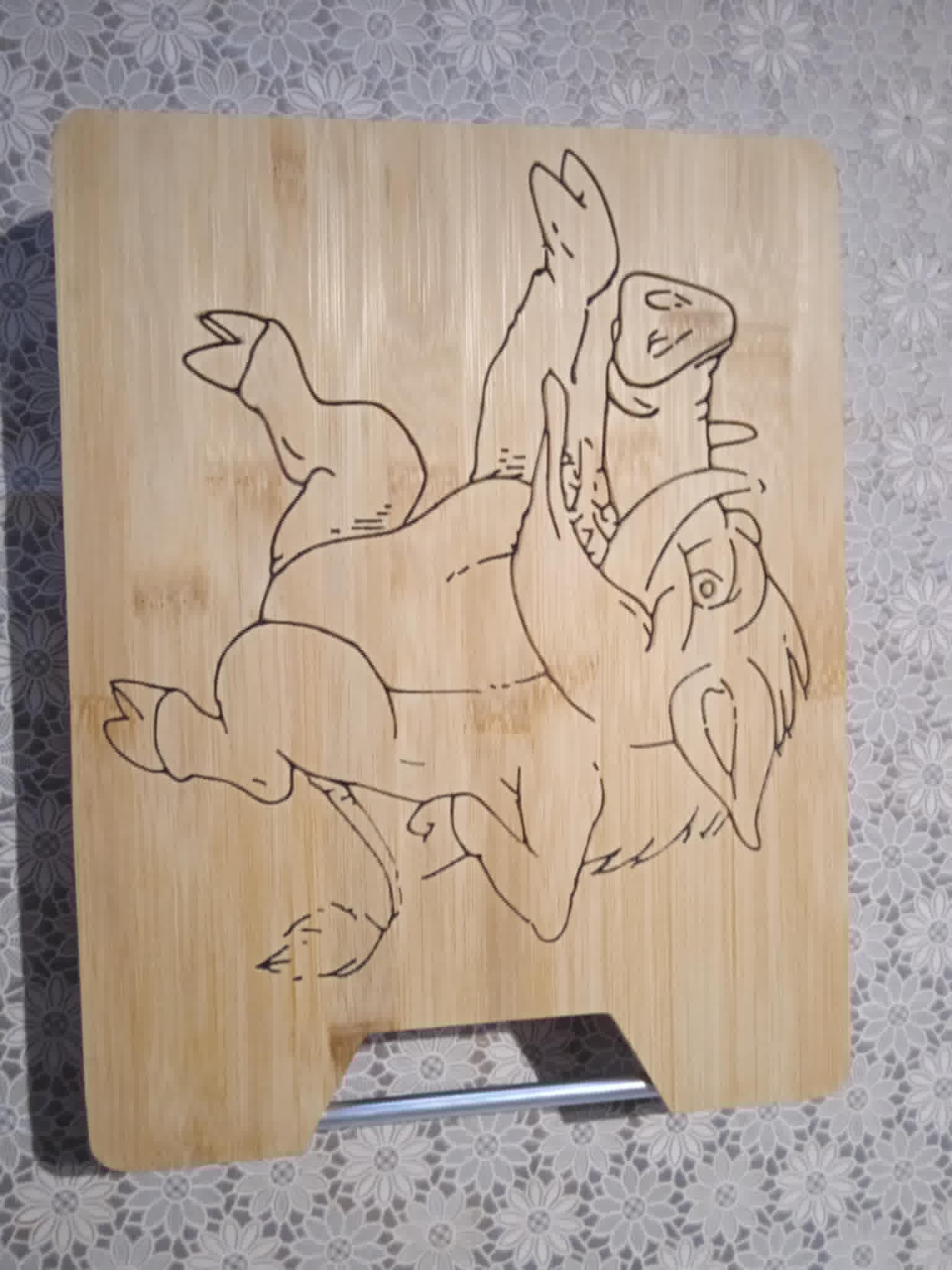 Planche à découper en bois gravée