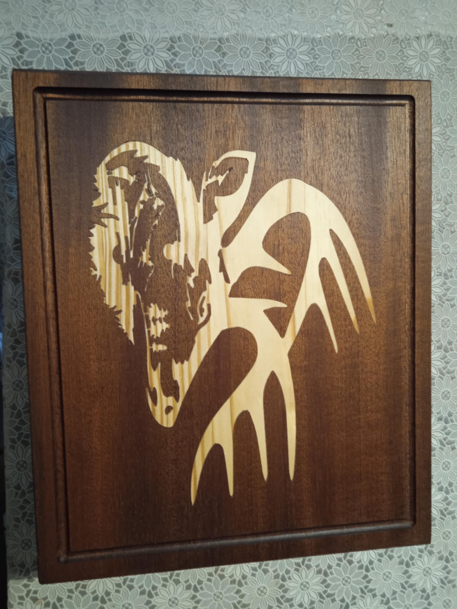 Tableau mural en bois gravé ou planche a découpé