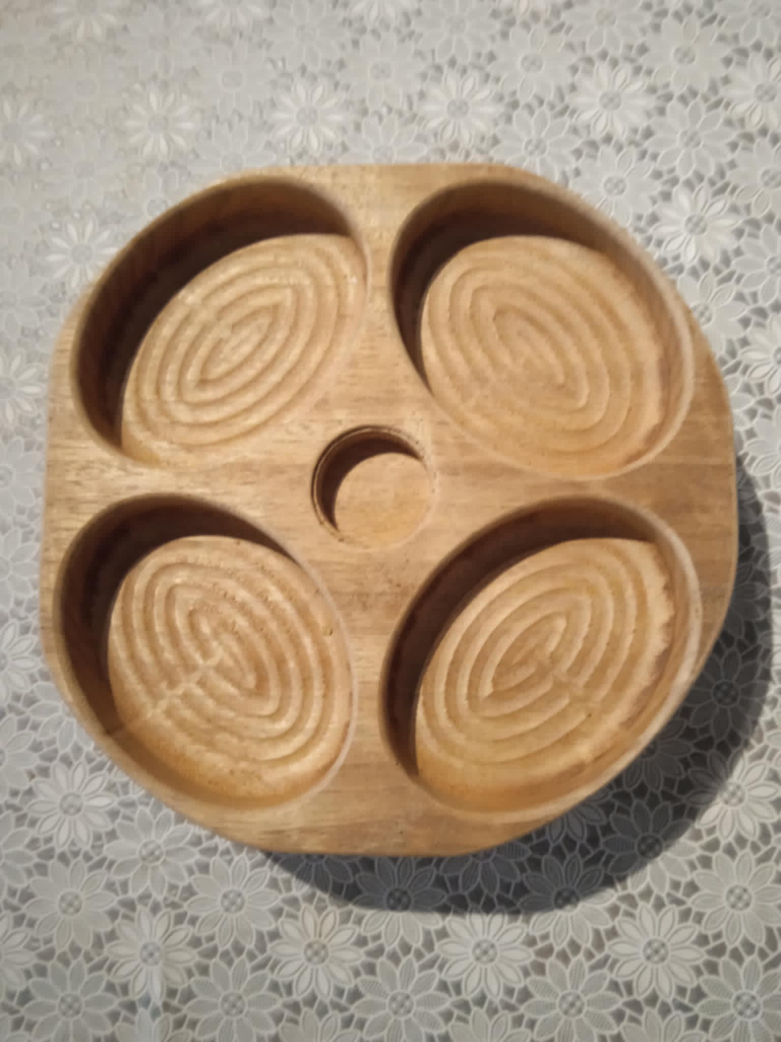 Plateau en bois compartimenté