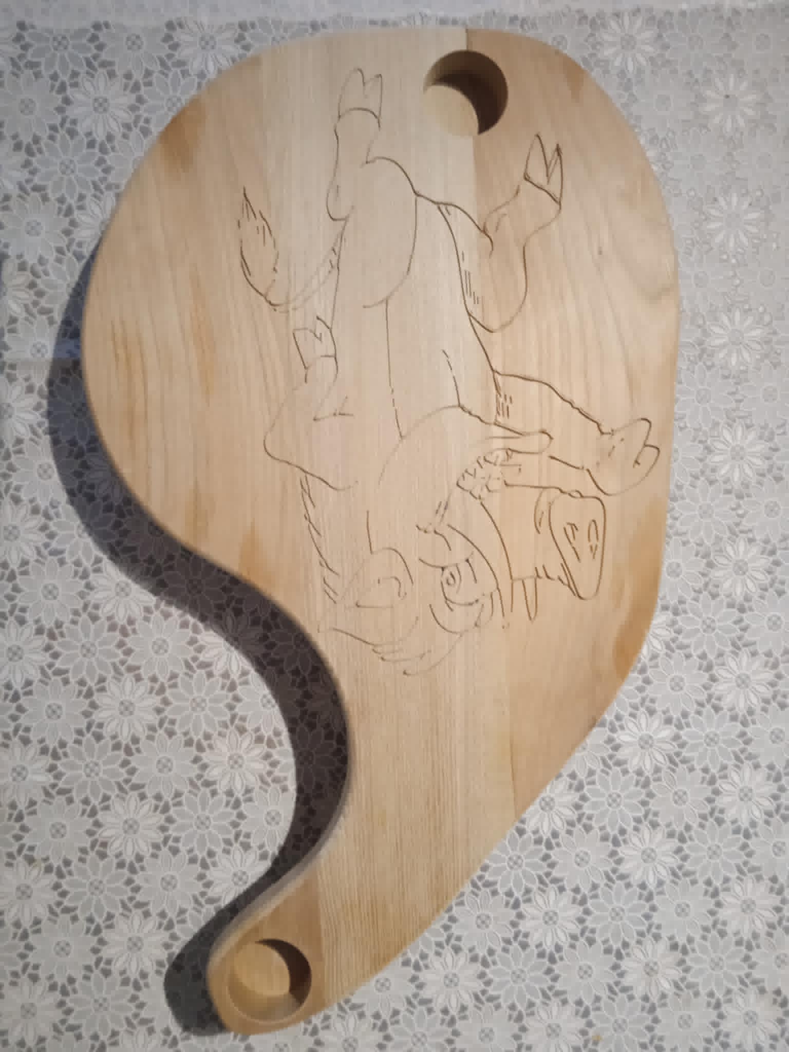 Planche à découper en bois gravée