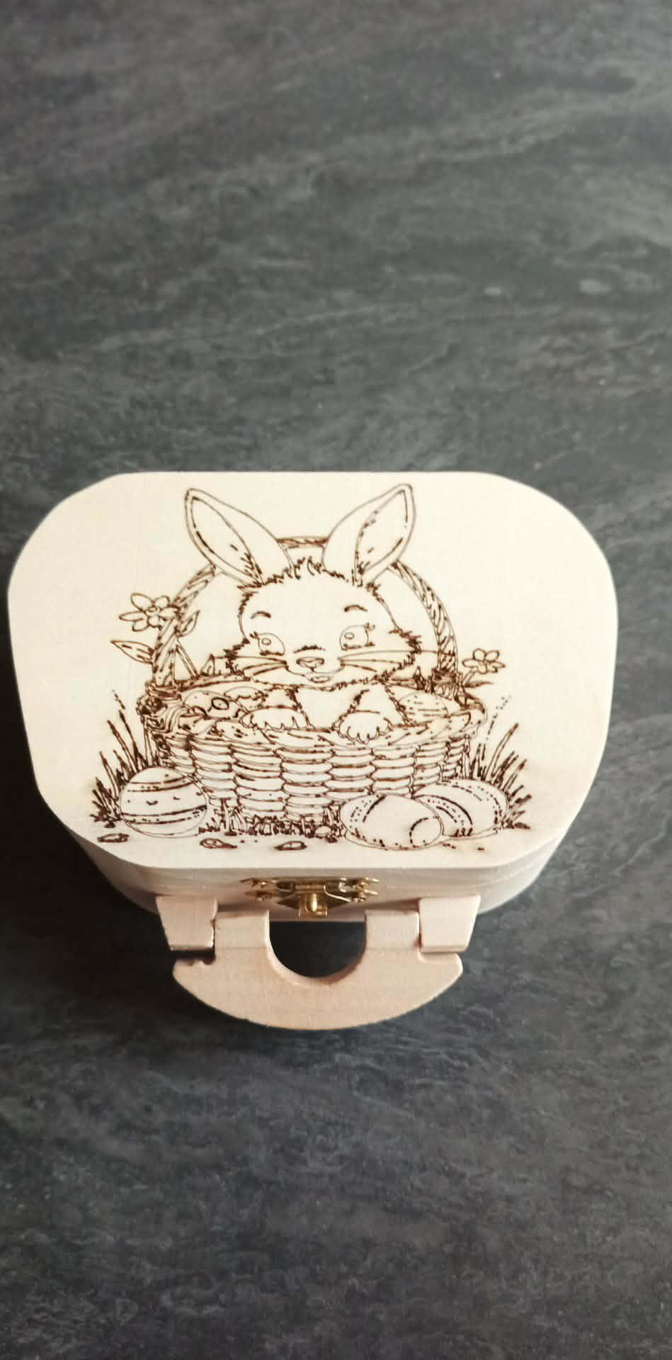 Boîte en bois lapin gravé