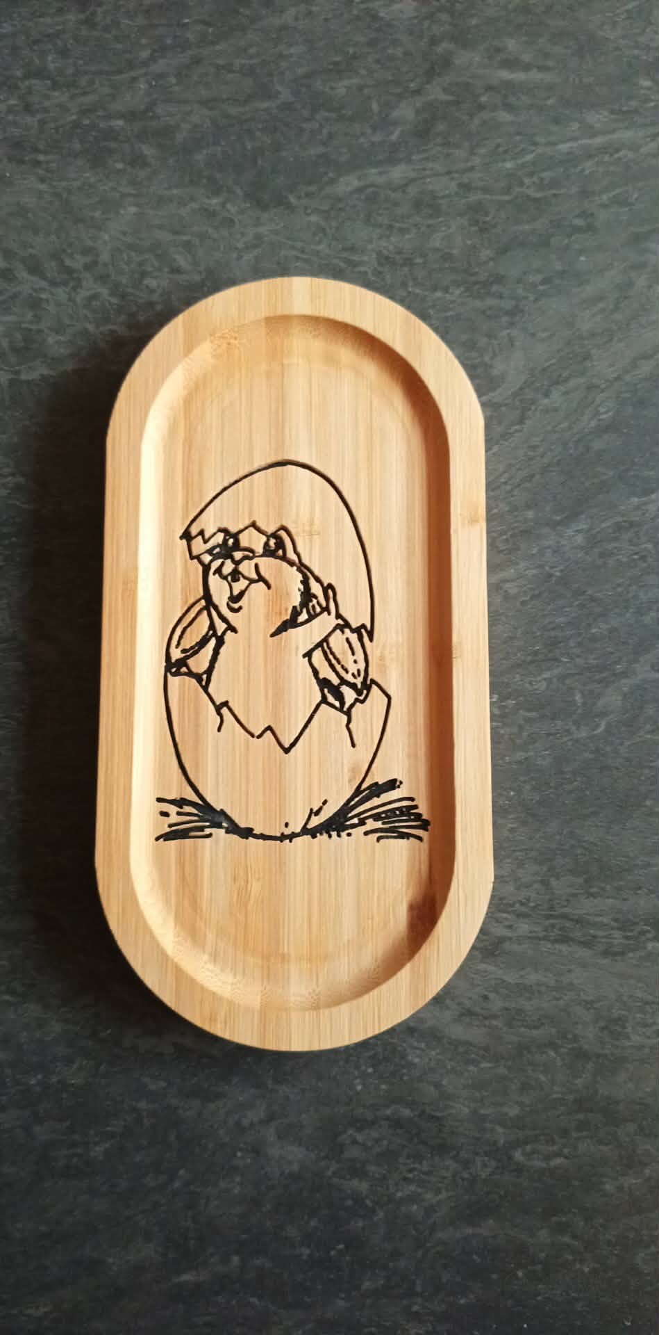 Plateau en bambou gravé