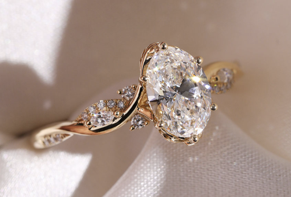 Oval Cut Diamond Engagement Ring