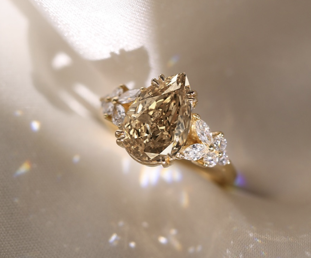 Elegant Pear-Shaped Diamond Ring