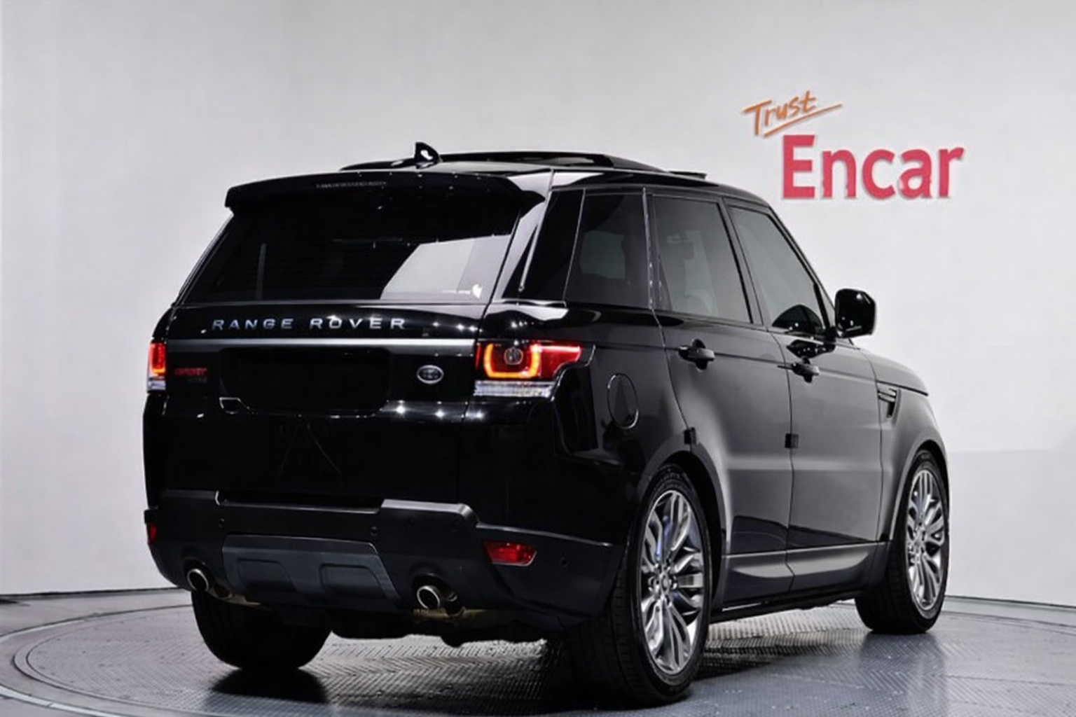 Land Rover Range Rover Sport 3.0 SDV6 HSE Dynamic | 2017 m.