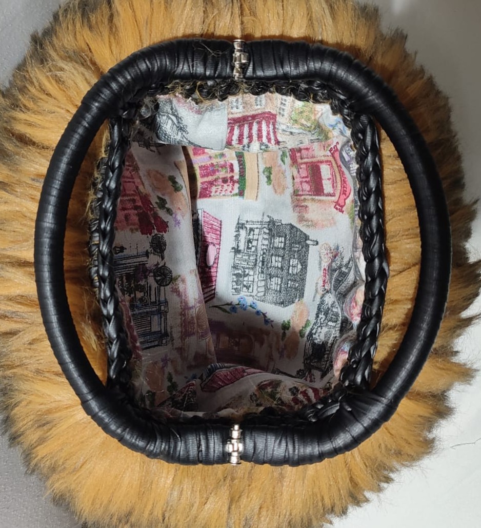 Bolso de mano peluche 