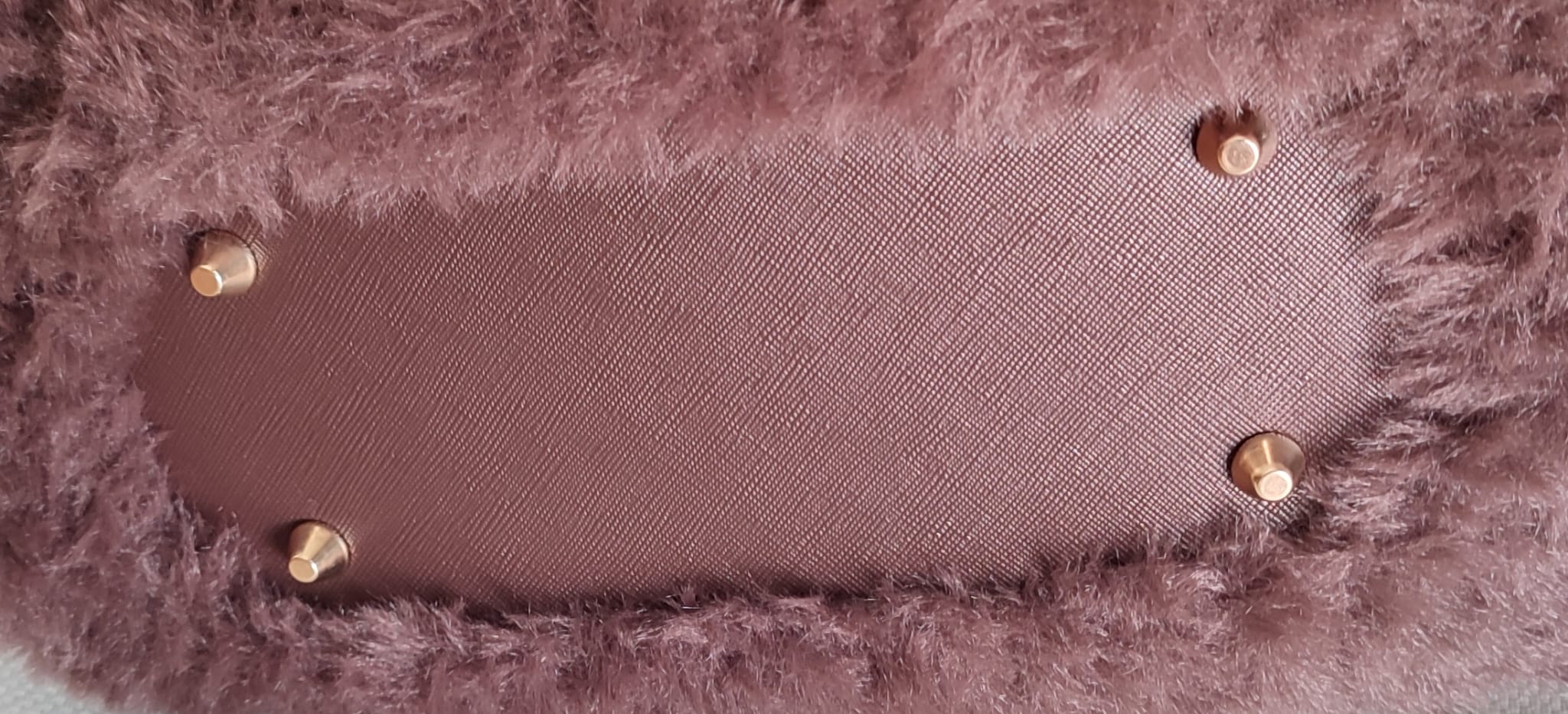 Bolso de peluche marrón