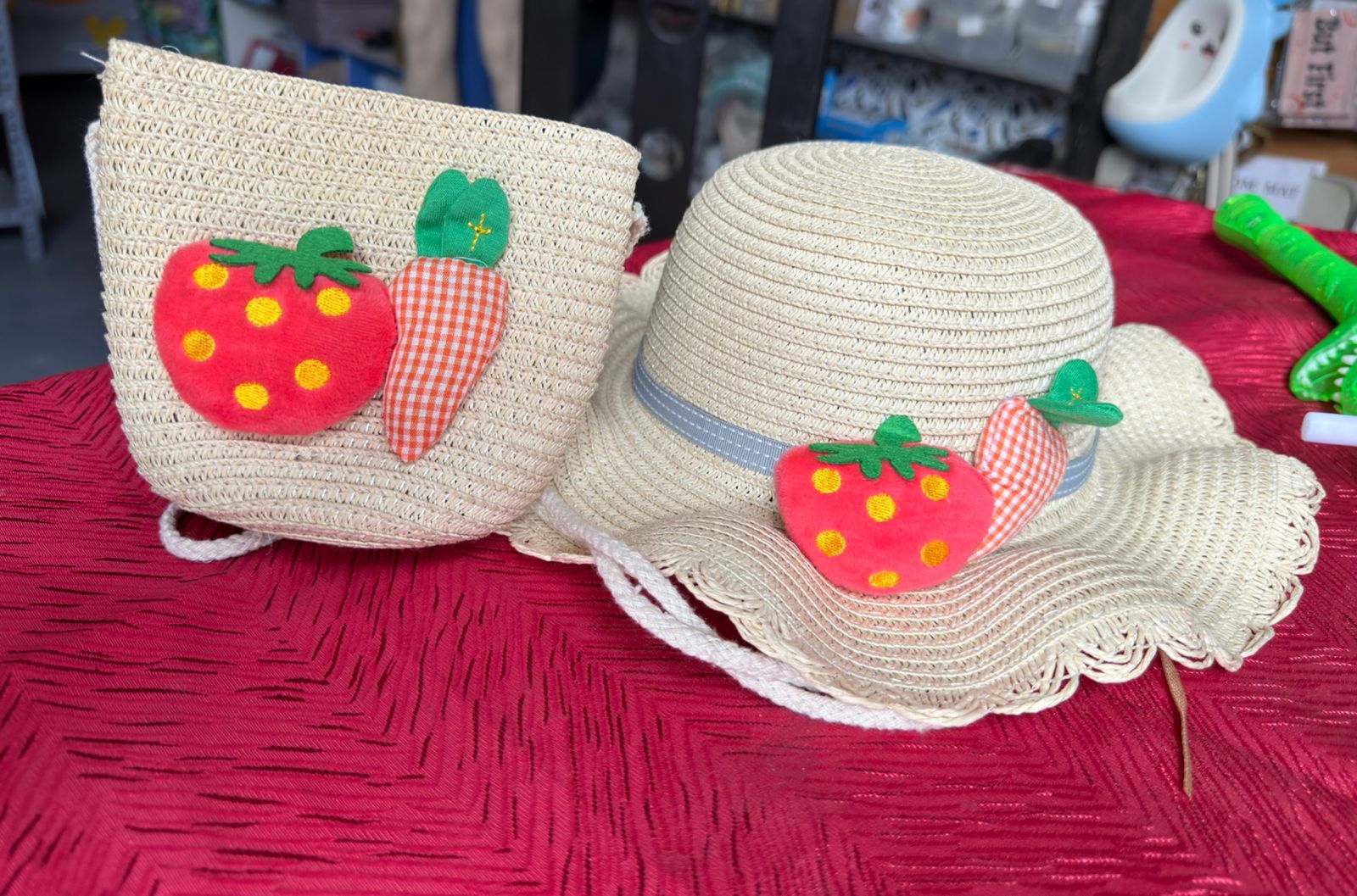 Set de bolso y sombrero con frutas
