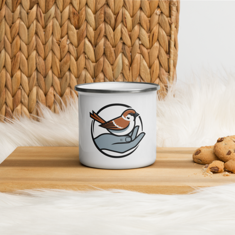 Emaille-Tasse Spatz in der Hand