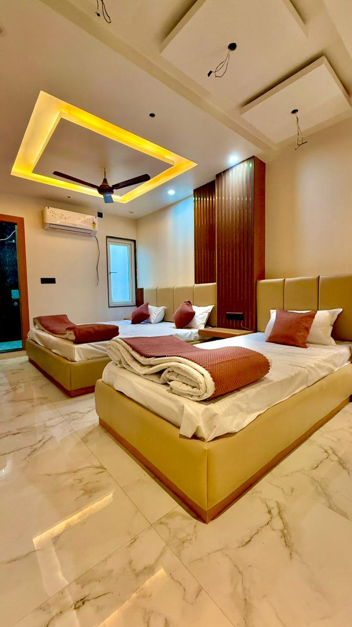 MODERN TRIPLE  Suite