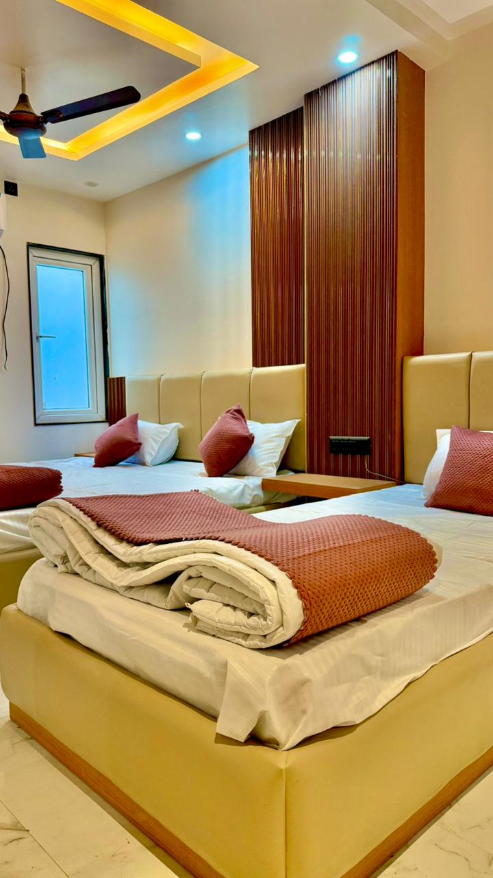 MODERN TRIPLE  Suite