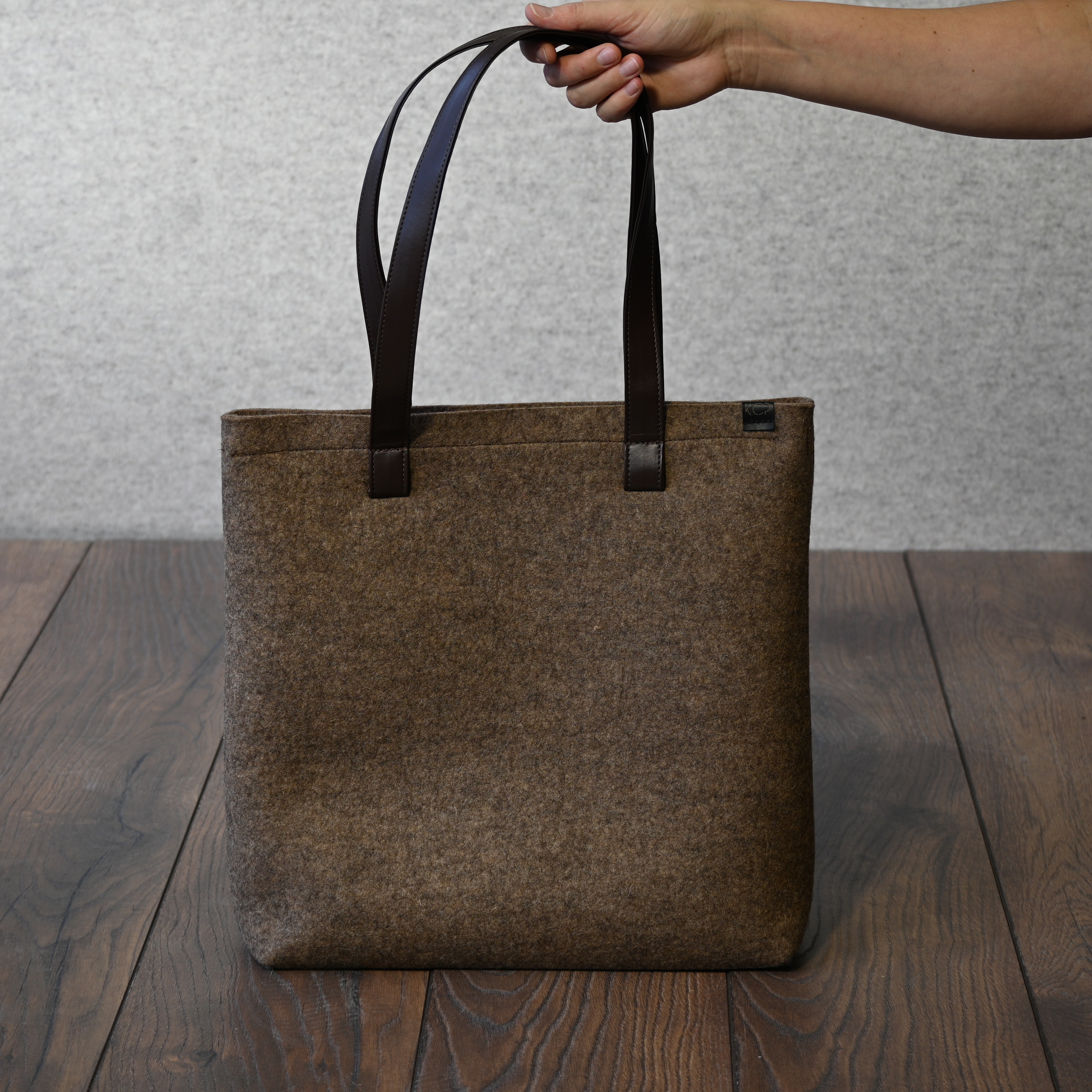 Merino filca rokassoma (L) ar ādas rokturiem