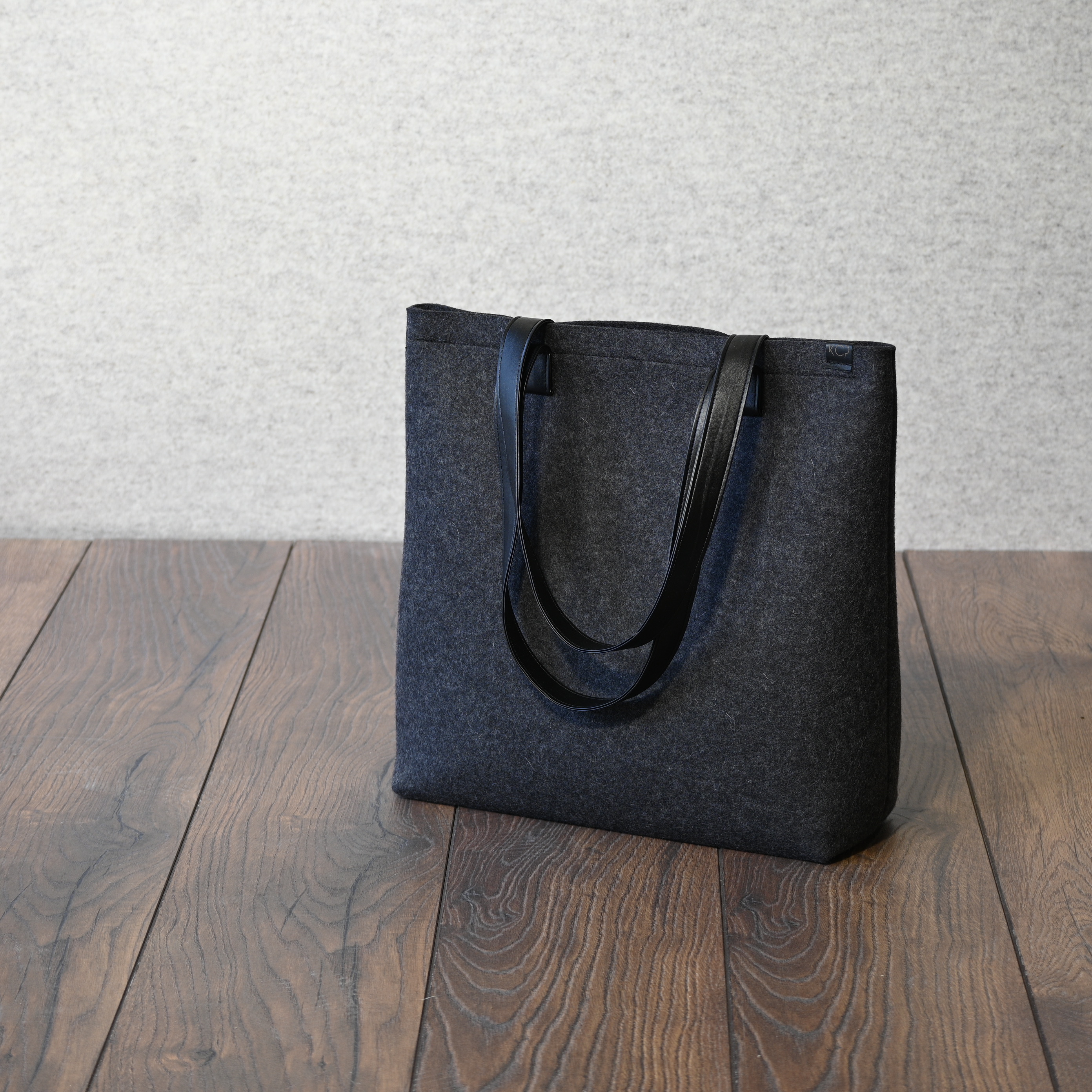 Merino filca rokassoma (L) ar ādas rokturiem