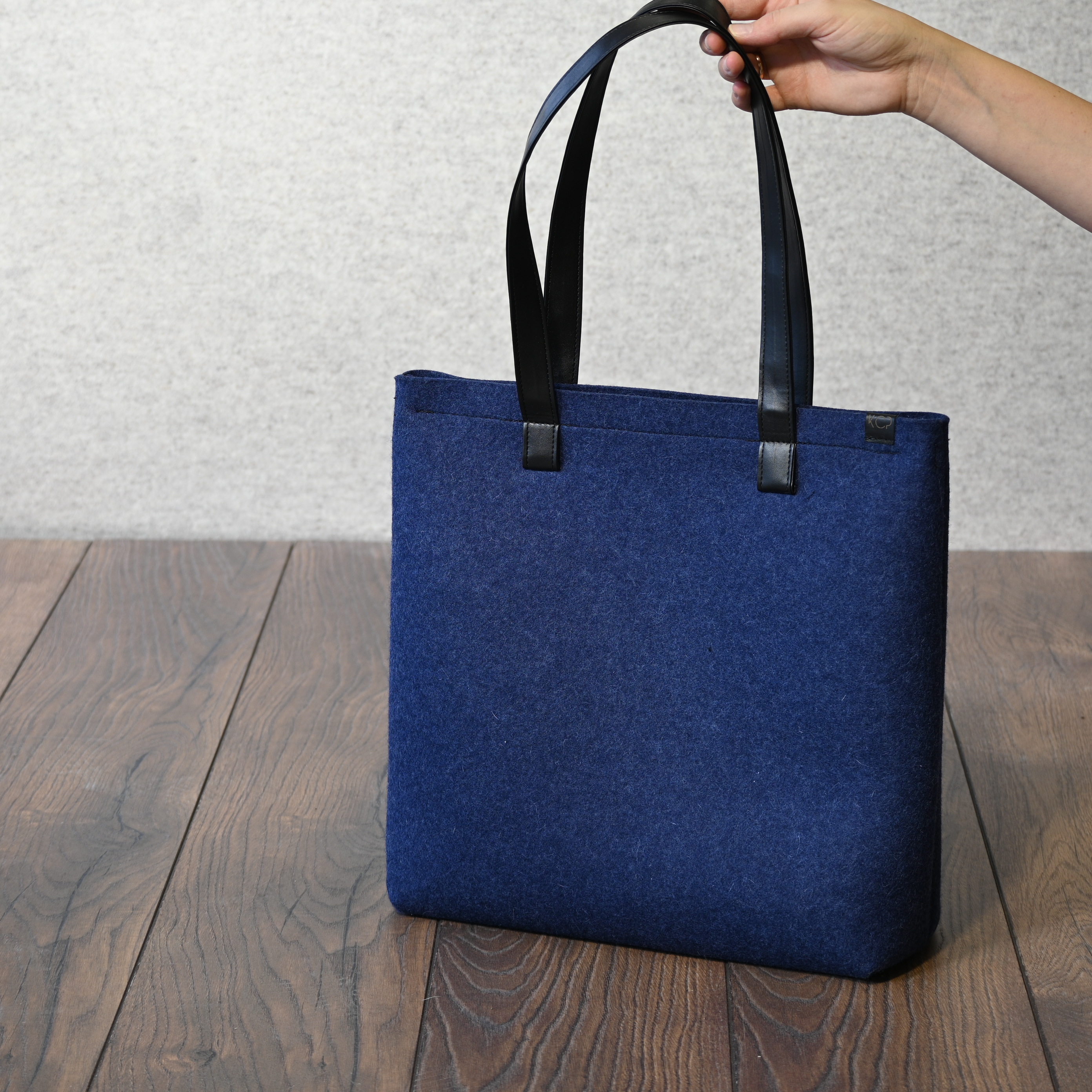 Merino filca rokassoma (L) ar ādas rokturiem