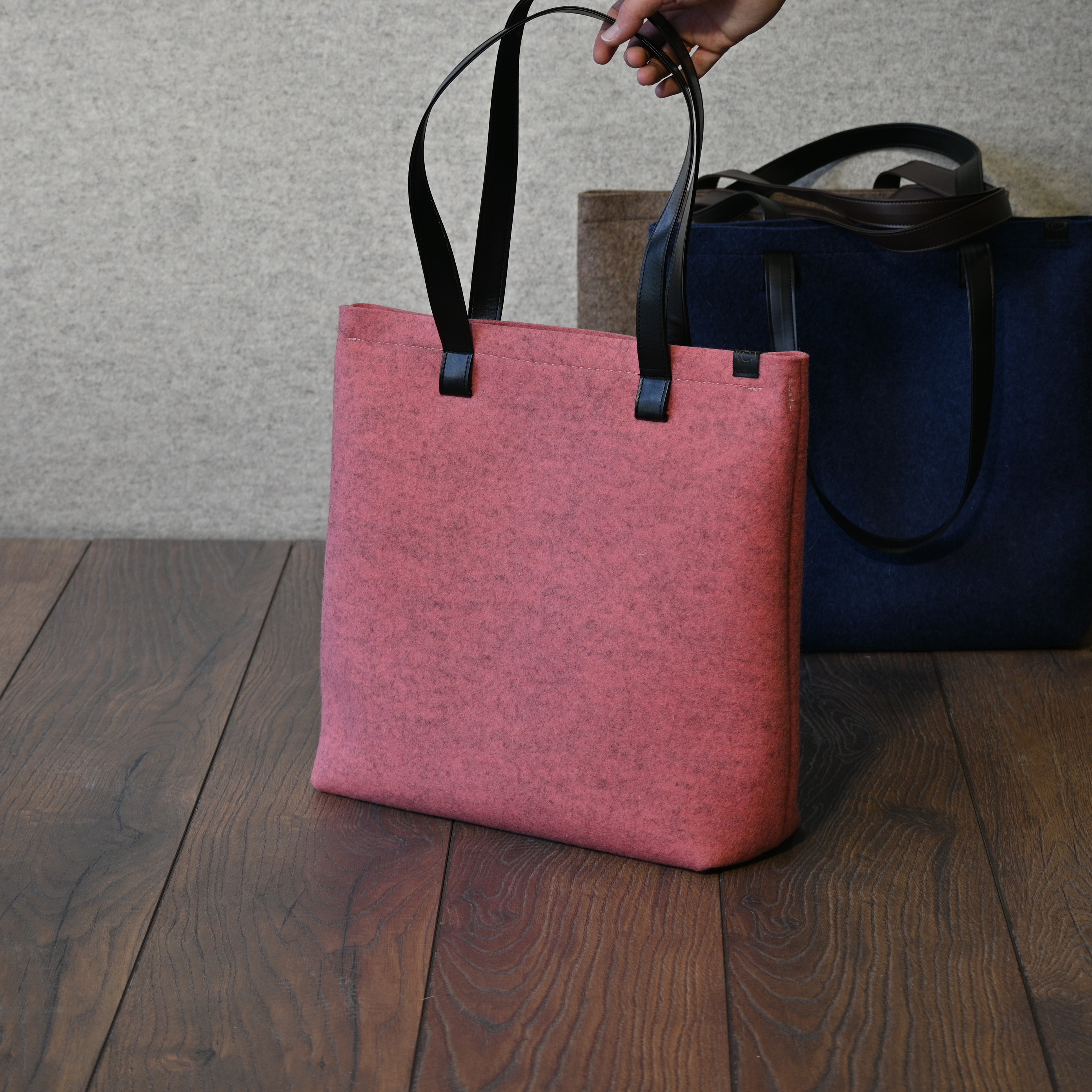 Merino filca rokassoma (L) ar ādas rokturiem