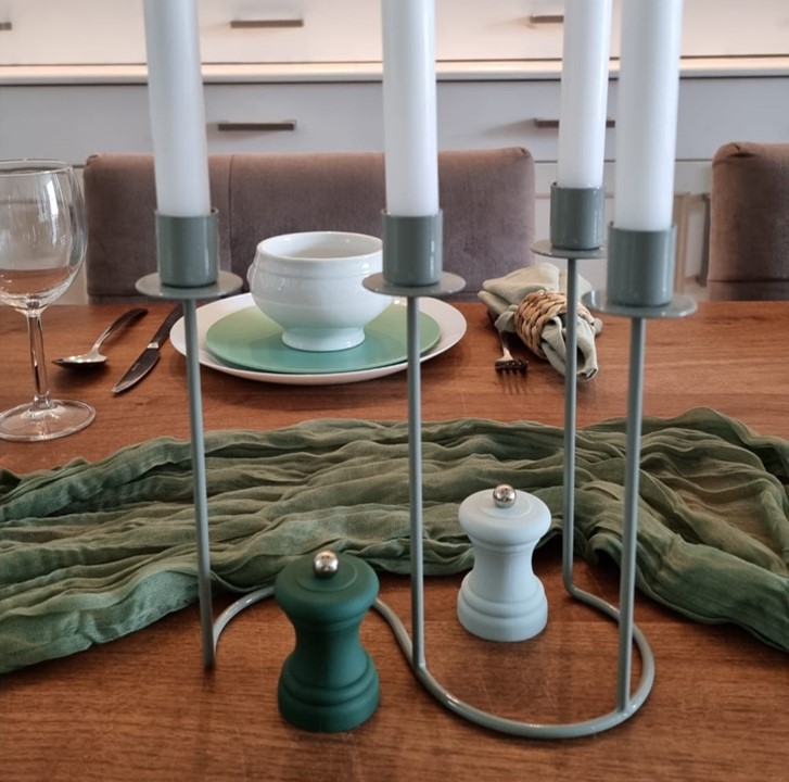 Olijfgroene tafeldecoratie