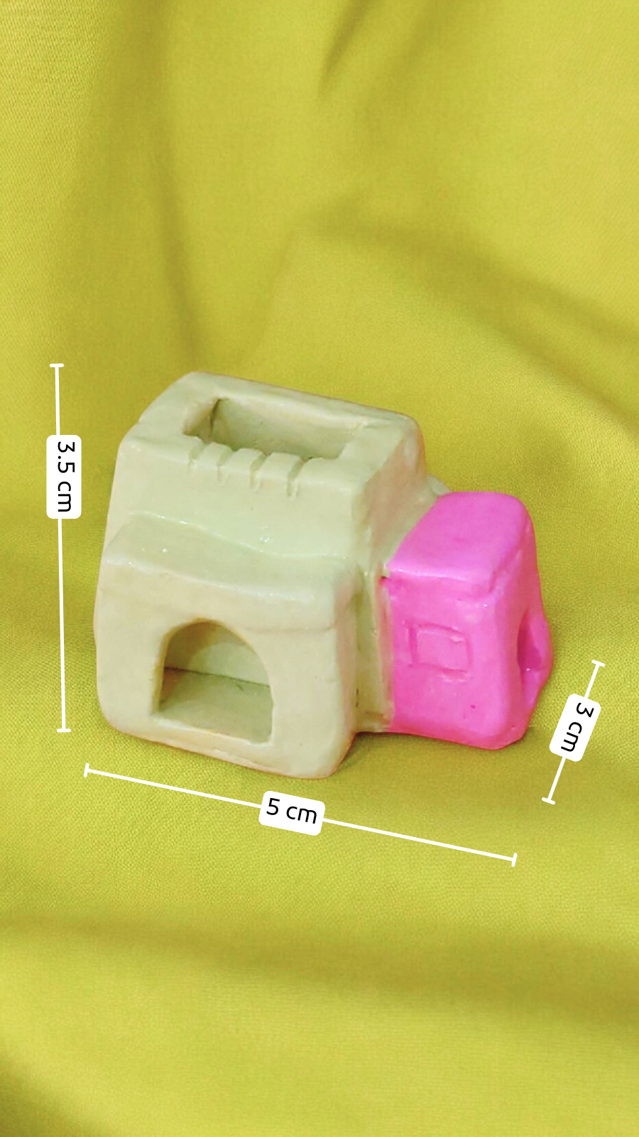 Miniature clay house (Green/Pink)