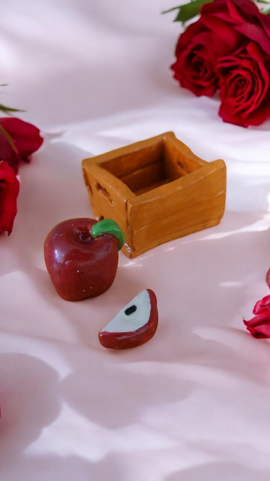 Miniature Apple and Crate Set