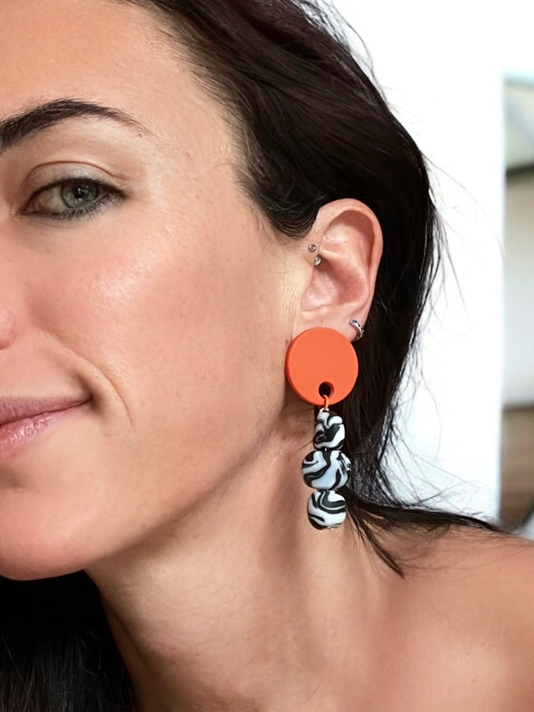 Pendientes naranja y Mármol 