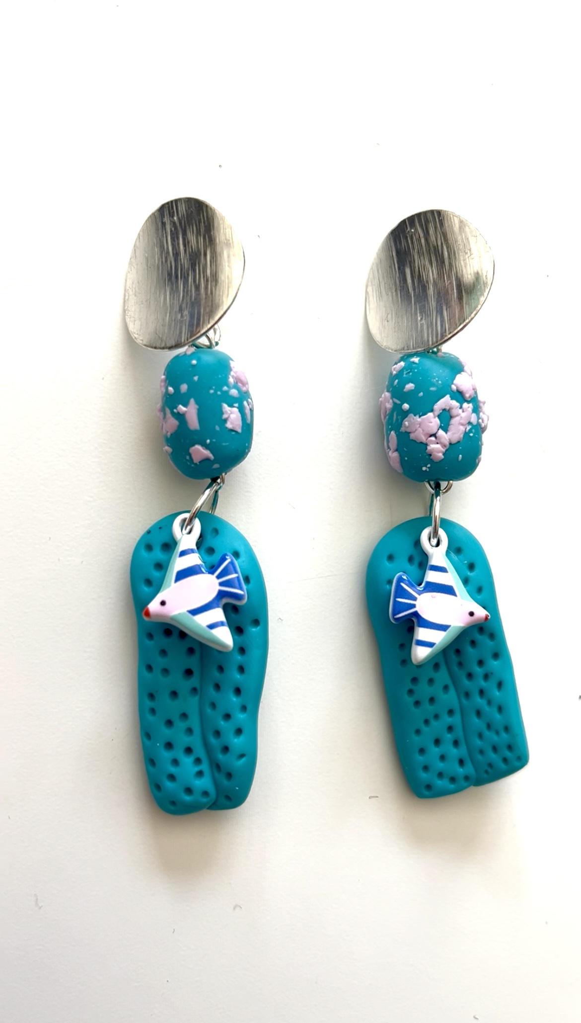 Pendientes largos acero plateado playa azul.