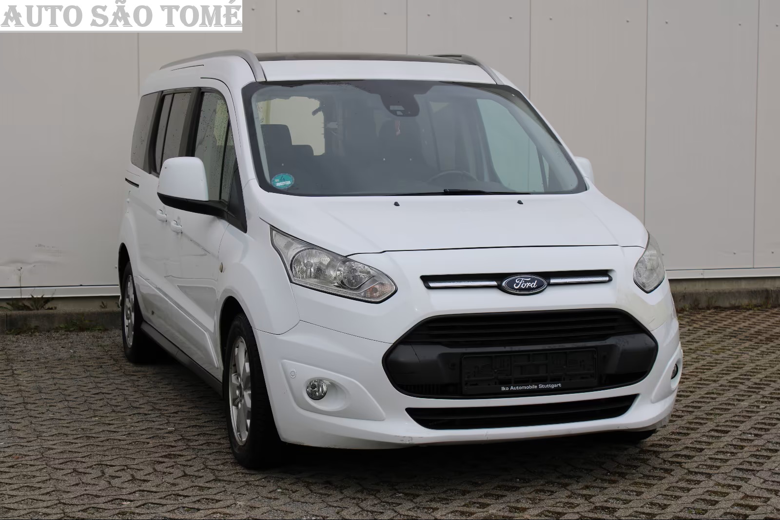 Ford Torneo Adaptado com Rampa para Cadeirantes
