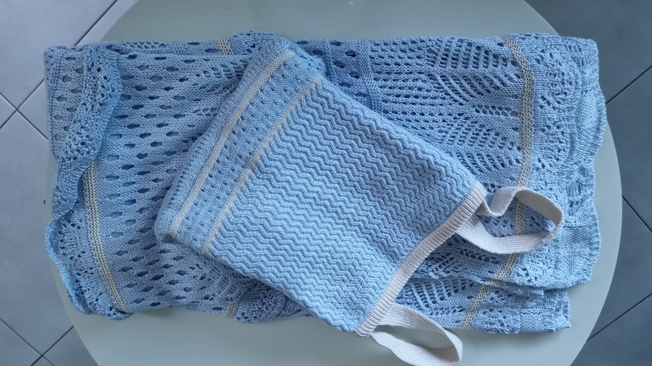 Vestido midi em tricot azul céu