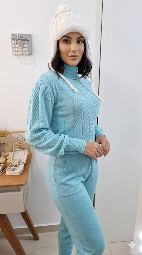 Blusa em tricot gola alta