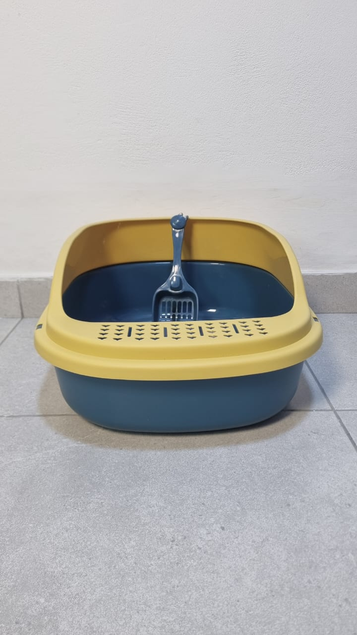 Arenero L abierto con filtro y diseño corazon