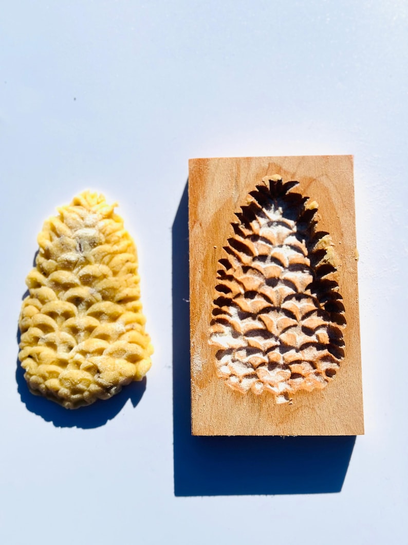 Handmade Pinecone Cookie Stamp Š Wooden Pastry Mold Š Rustic Baking Tool Š Christmas Cookie Press Š Nature Pattern Bakeware