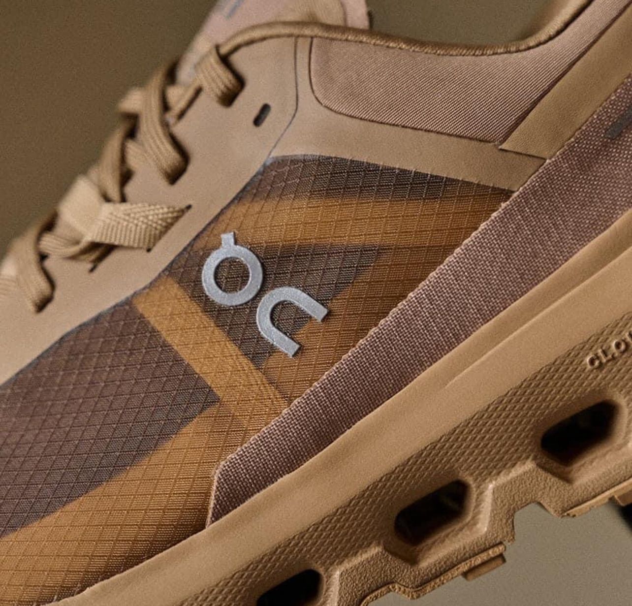 On Cloud Vista 2 Dune Urban Explorer Sneakers