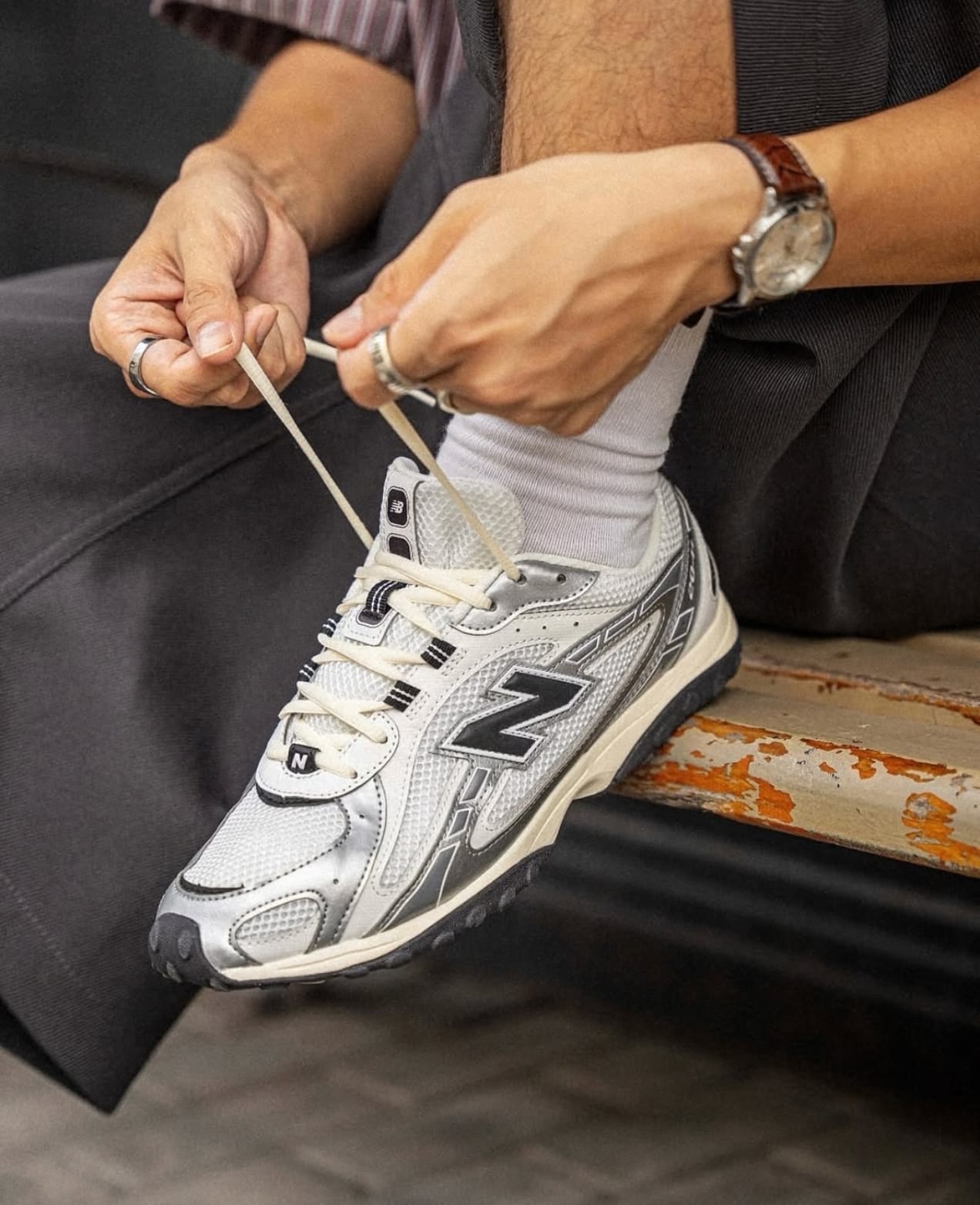 New Balance 204 L Silver Black Mettalic Retro Style Running Sneakers