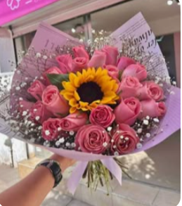 Ramo de rosas y girasol