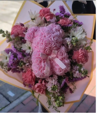 Ramo de Flores con Osito de Rosas