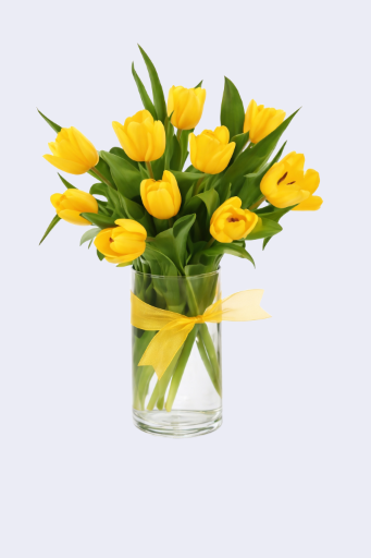 Tulipanes amarillos en jarrón
