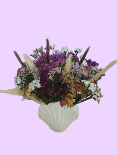 Arreglo floral seco en florero