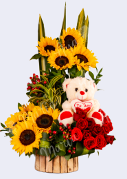 Arreglo de Girasoles y Rosas con Peluche