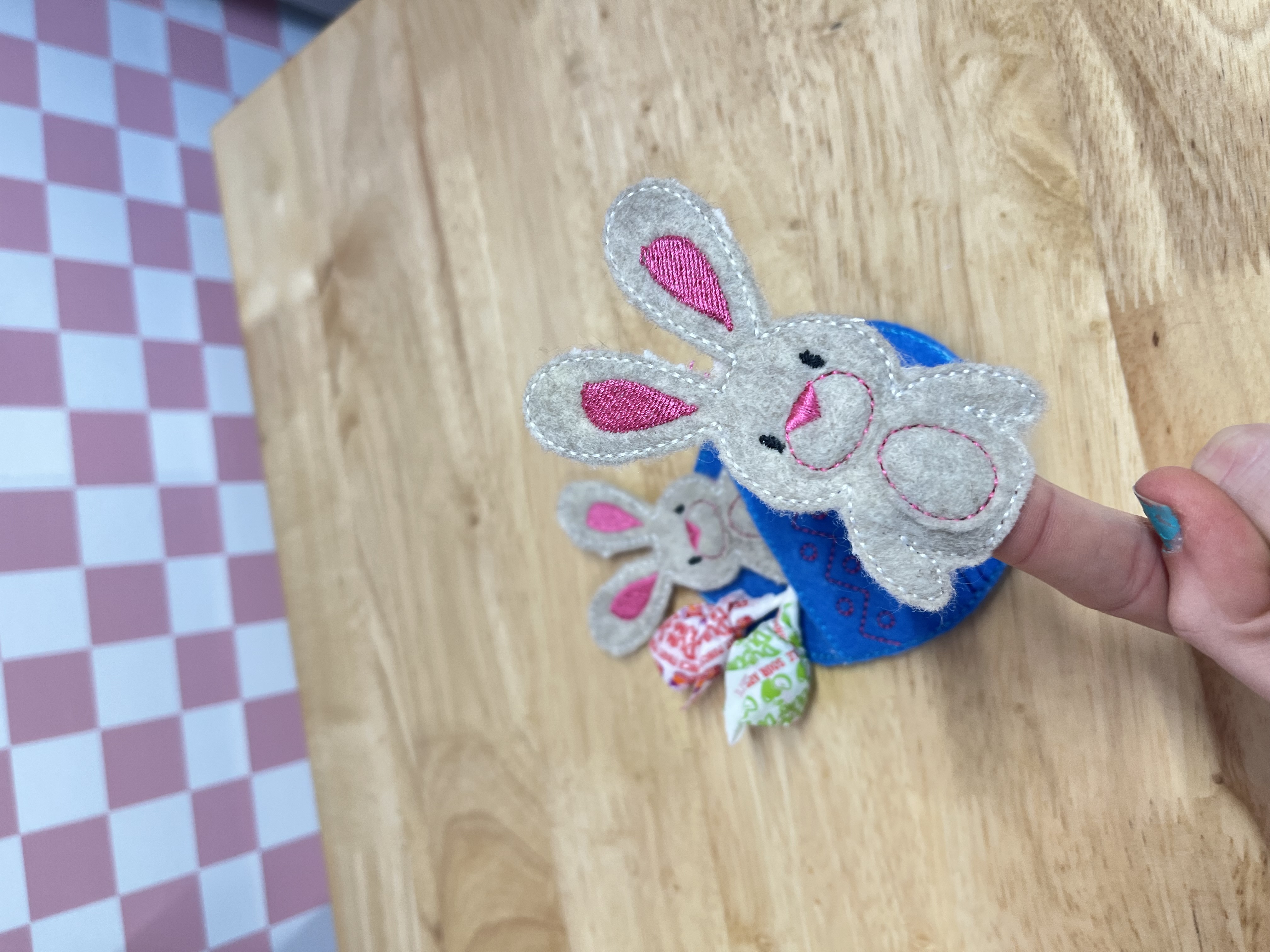 Embroidered Egg Treat Pocket with Bunny Finger Puppets