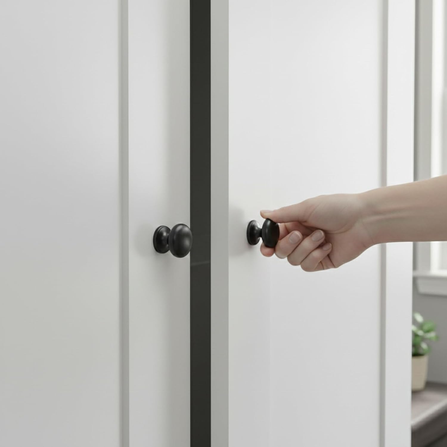 Bi-Fold Door Knob 1-1/4" Black