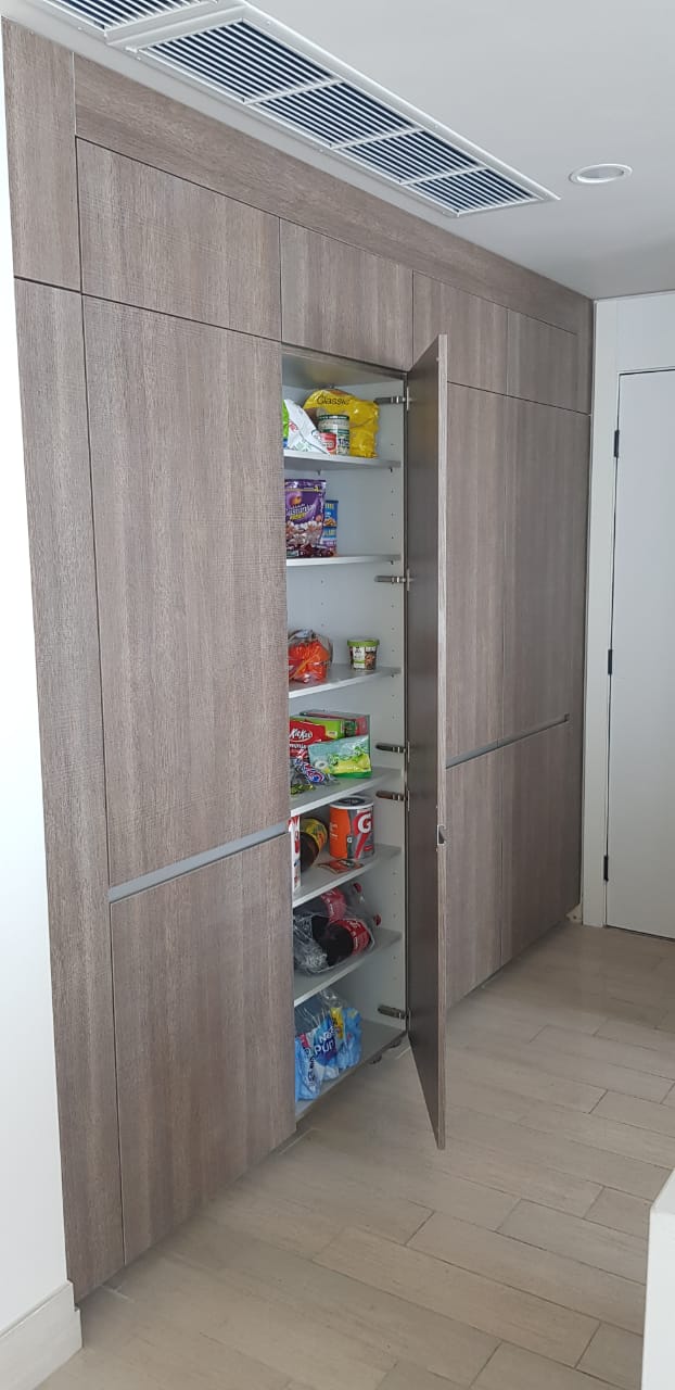 Alacena empotrada de madera