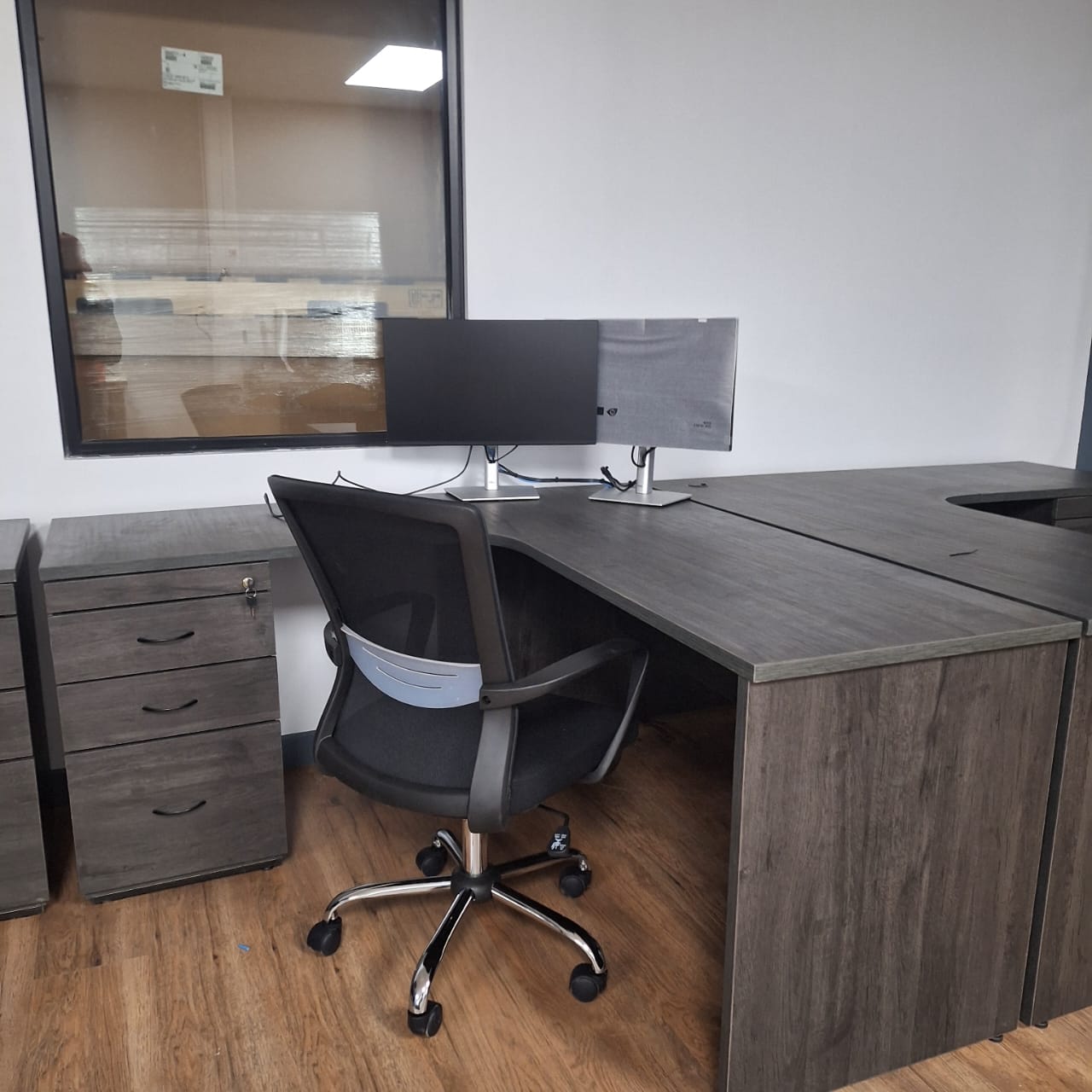 Escritorio ejecutivo en L